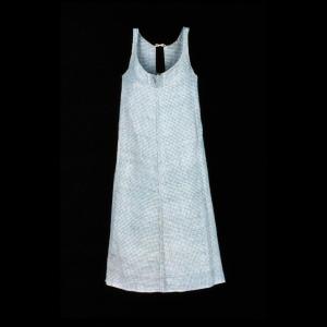 Apron, checked with high waist, 1800-1820. Plain weave linen, probably Southeastern US. Colonial Williamsburg 1995-53